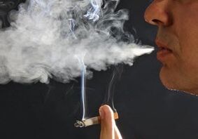 Combien vous pouvez fumer après l'extraction de dent