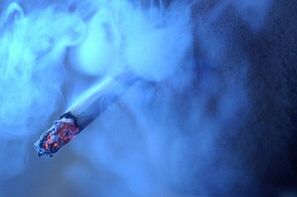 Lorsque le tabagisme est autorisé après l'extraction des dents