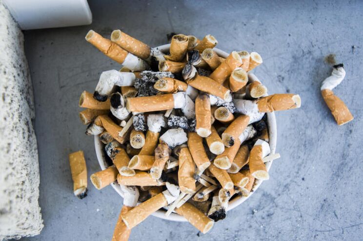la conscience qu'une personne s'empoisonne en fumant aidera à renoncer à la cigarette